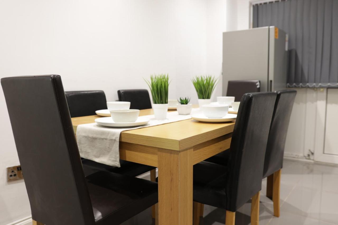 5 Bed Town House Within City Centre And Sleeps Up To 11 With Sky And Netflix Бірмінгем Екстер'єр фото