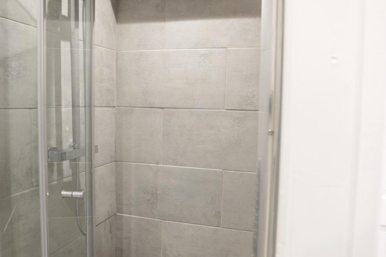 5 Bed Town House Within City Centre And Sleeps Up To 11 With Sky And Netflix Бірмінгем Екстер'єр фото