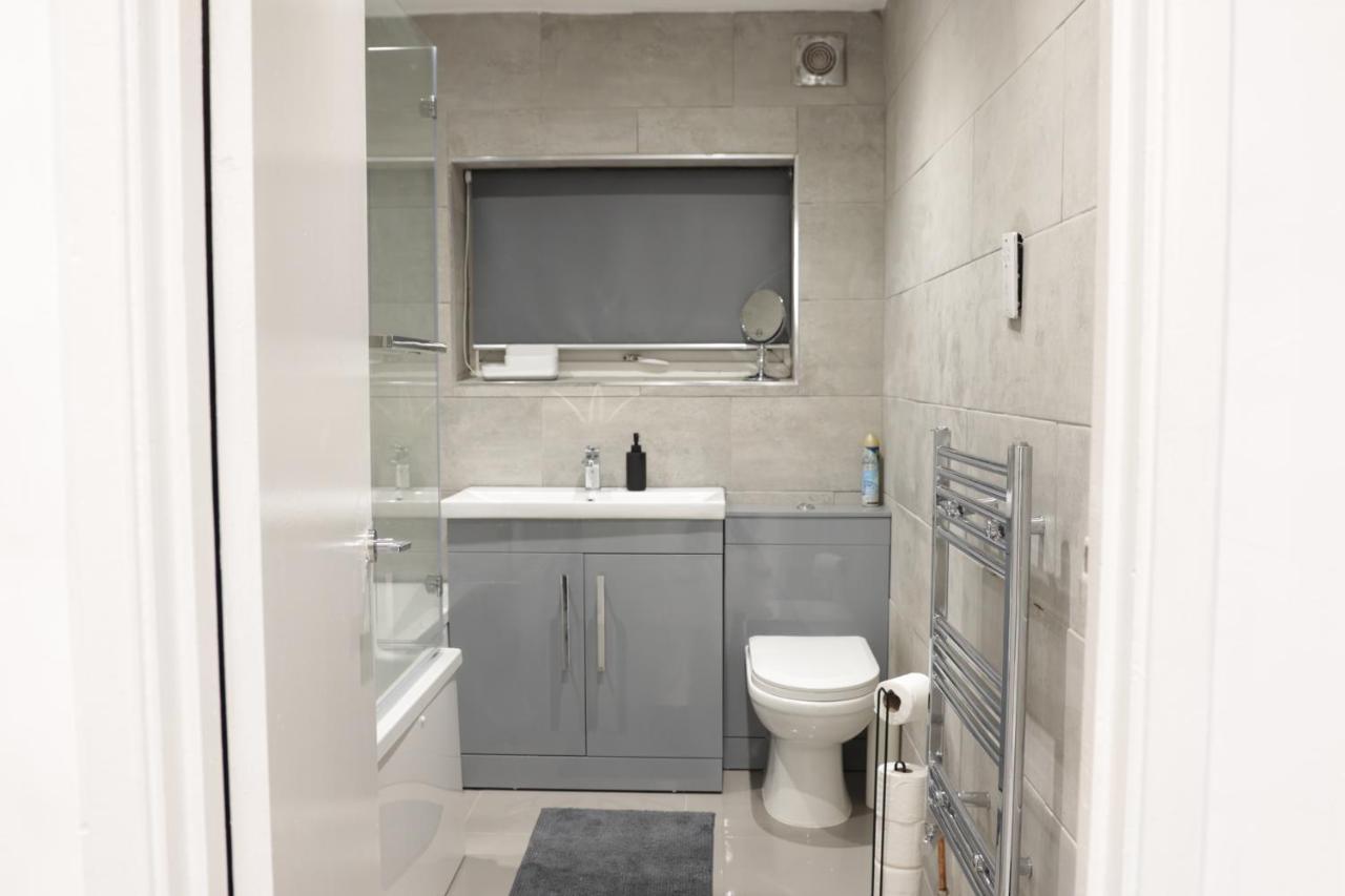 5 Bed Town House Within City Centre And Sleeps Up To 11 With Sky And Netflix Бірмінгем Екстер'єр фото