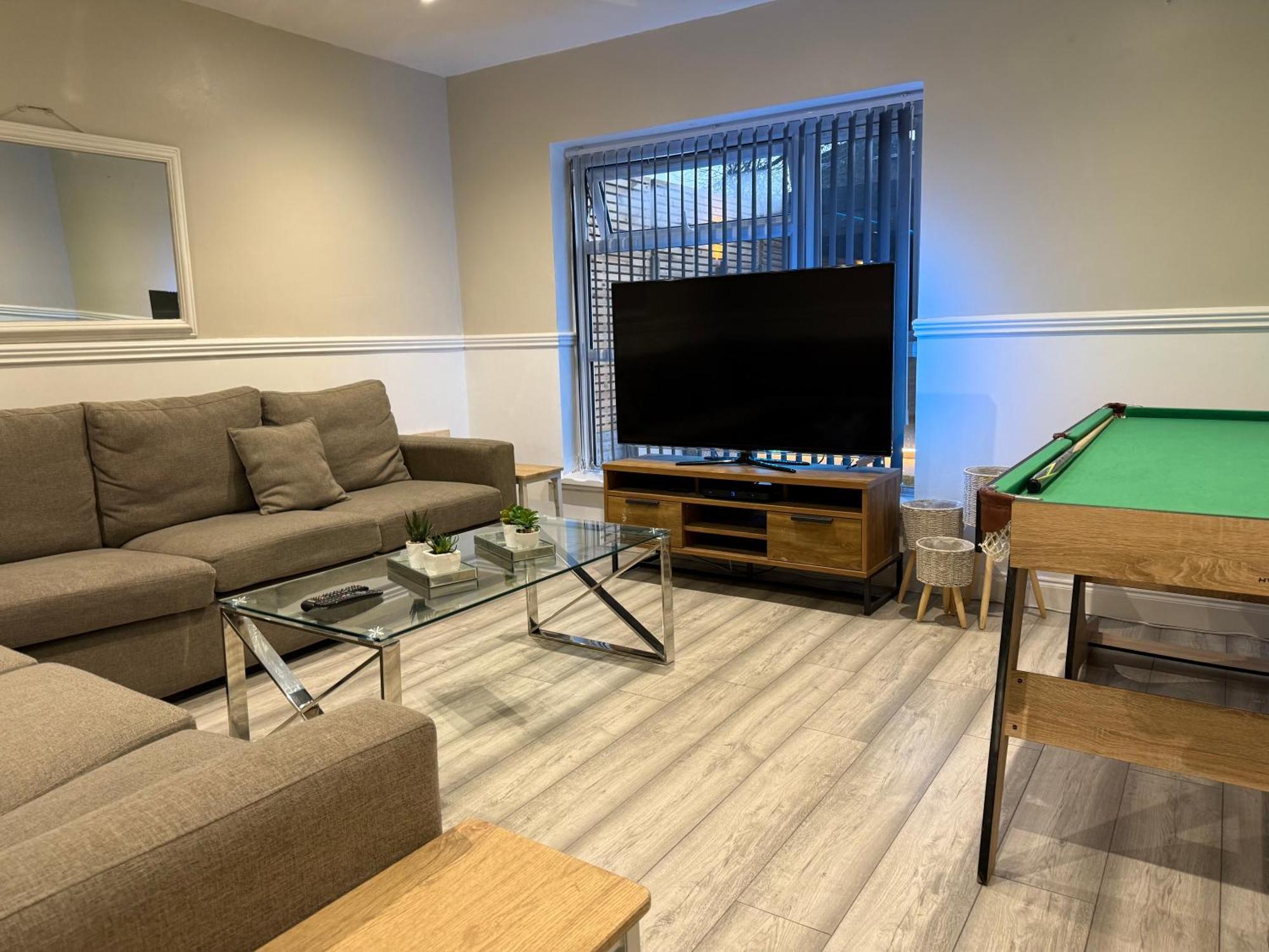 5 Bed Town House Within City Centre And Sleeps Up To 11 With Sky And Netflix Бірмінгем Екстер'єр фото