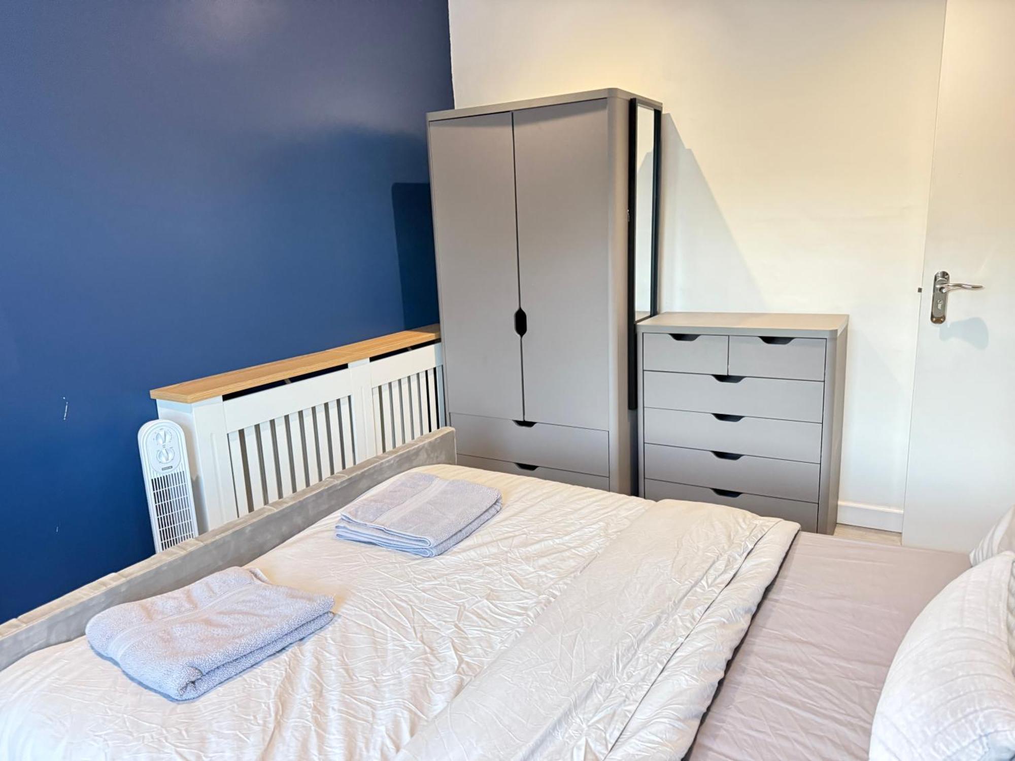 5 Bed Town House Within City Centre And Sleeps Up To 11 With Sky And Netflix Бірмінгем Екстер'єр фото