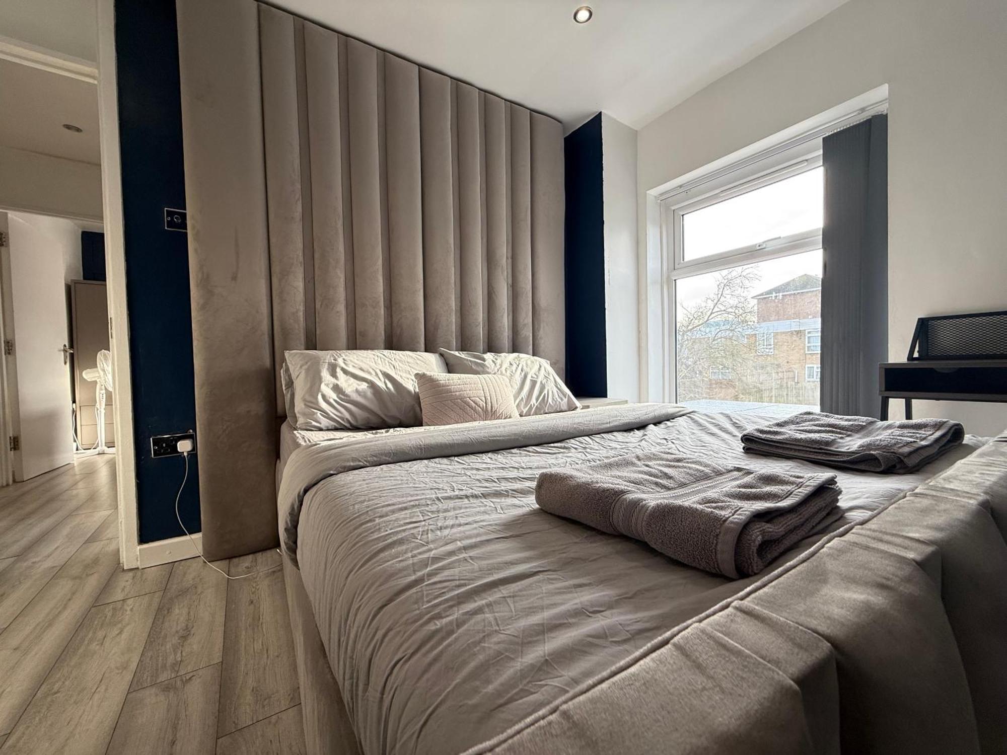 5 Bed Town House Within City Centre And Sleeps Up To 11 With Sky And Netflix Бірмінгем Екстер'єр фото