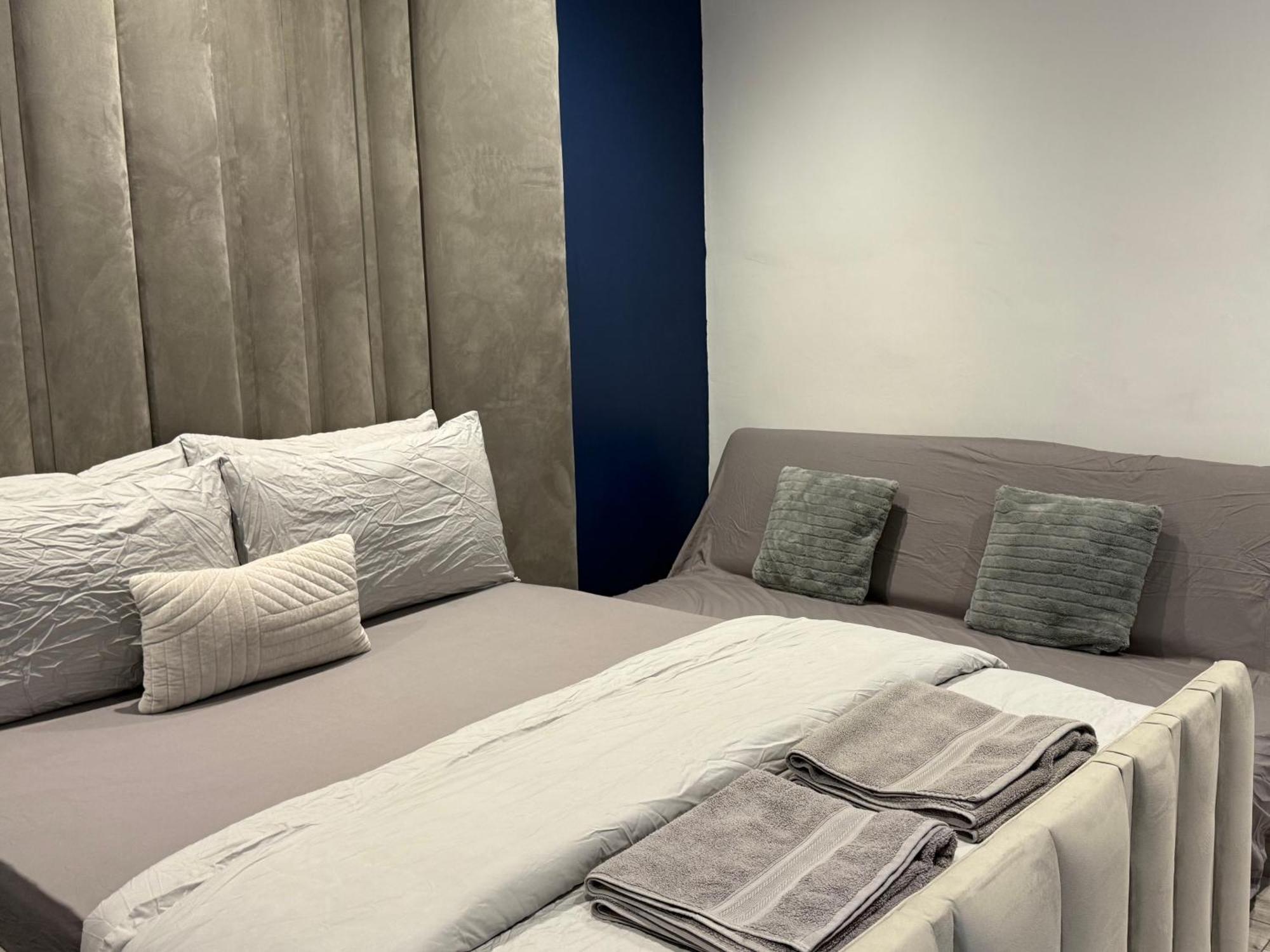 5 Bed Town House Within City Centre And Sleeps Up To 11 With Sky And Netflix Бірмінгем Екстер'єр фото