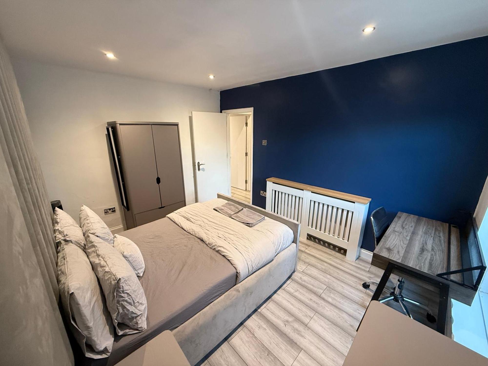 5 Bed Town House Within City Centre And Sleeps Up To 11 With Sky And Netflix Бірмінгем Екстер'єр фото