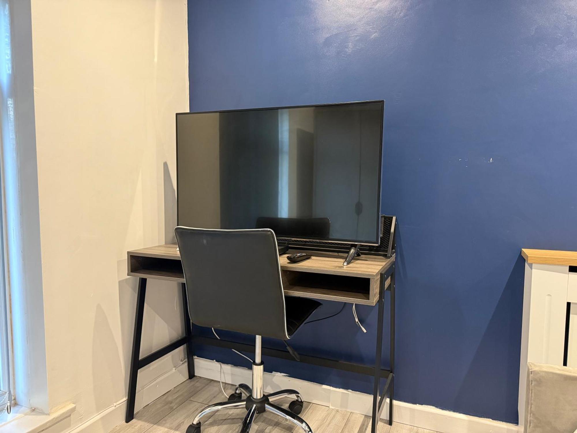 5 Bed Town House Within City Centre And Sleeps Up To 11 With Sky And Netflix Бірмінгем Екстер'єр фото